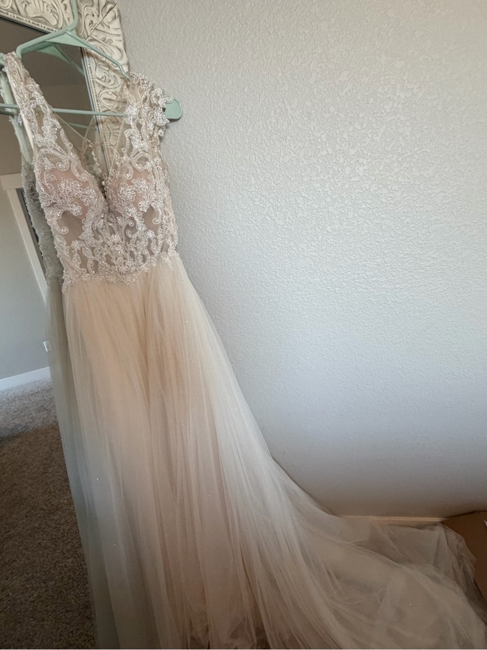 Romantic Justin Alexander Lace Beaded Bodice Tulle Wedding Gown